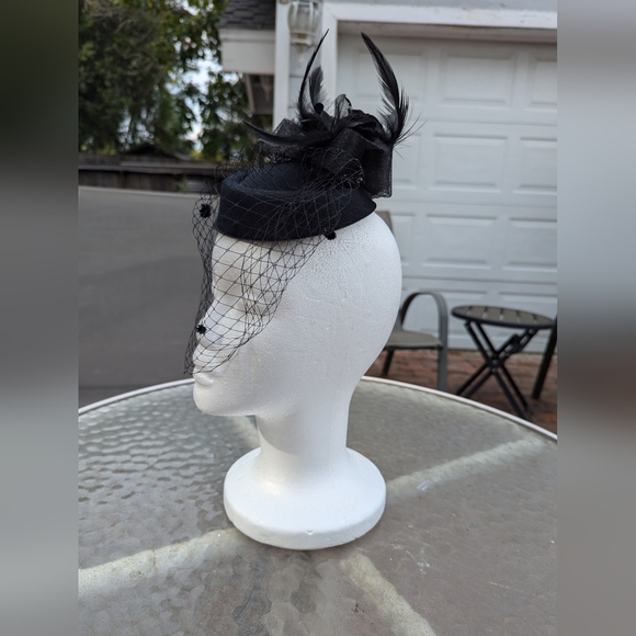 Petite Fascinator - Picture 2 of 3